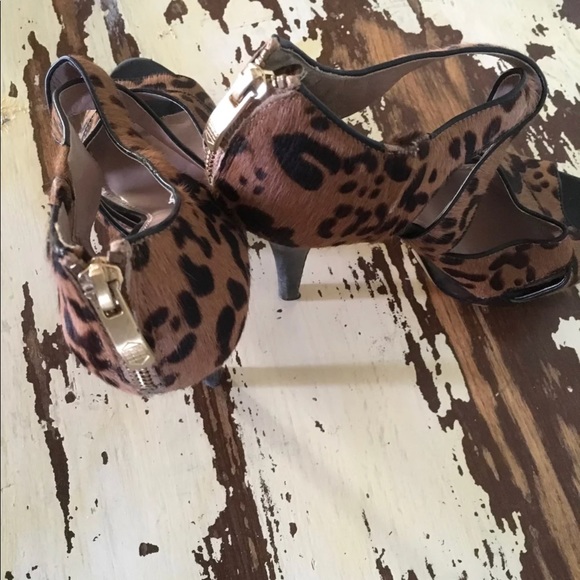 Vince Camuto - Picture 2 of 4